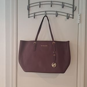 Michael Kors Jet Set Tote Burgundy
